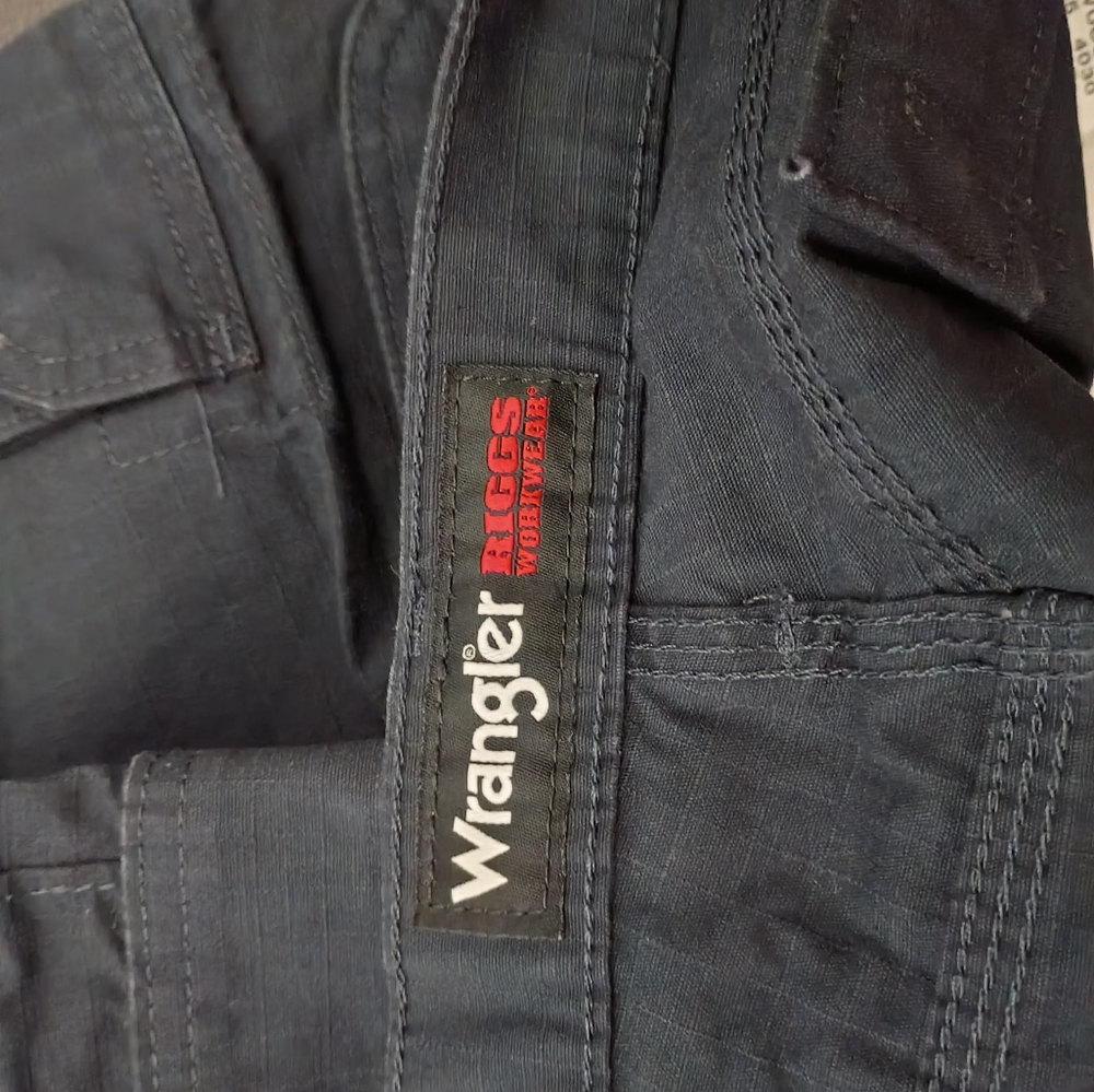 Men's Navy Cargo Pants - Picture 7 of 10